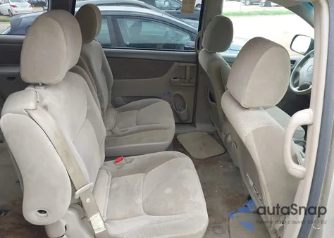 2010 Toyota Sienna Le z USA, uszkodzony, nr VIN 5TDKK4CC9AS319573